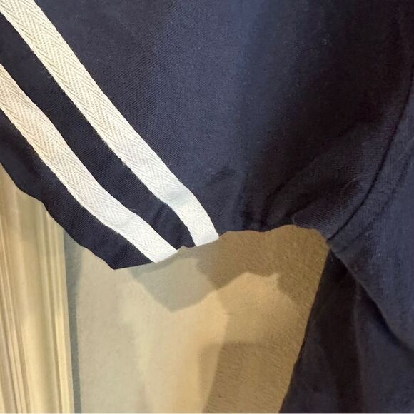 Disney | Navy Tigger Disney world Button Down Shirt with White Accents V-Neck - Picture 3 of 7